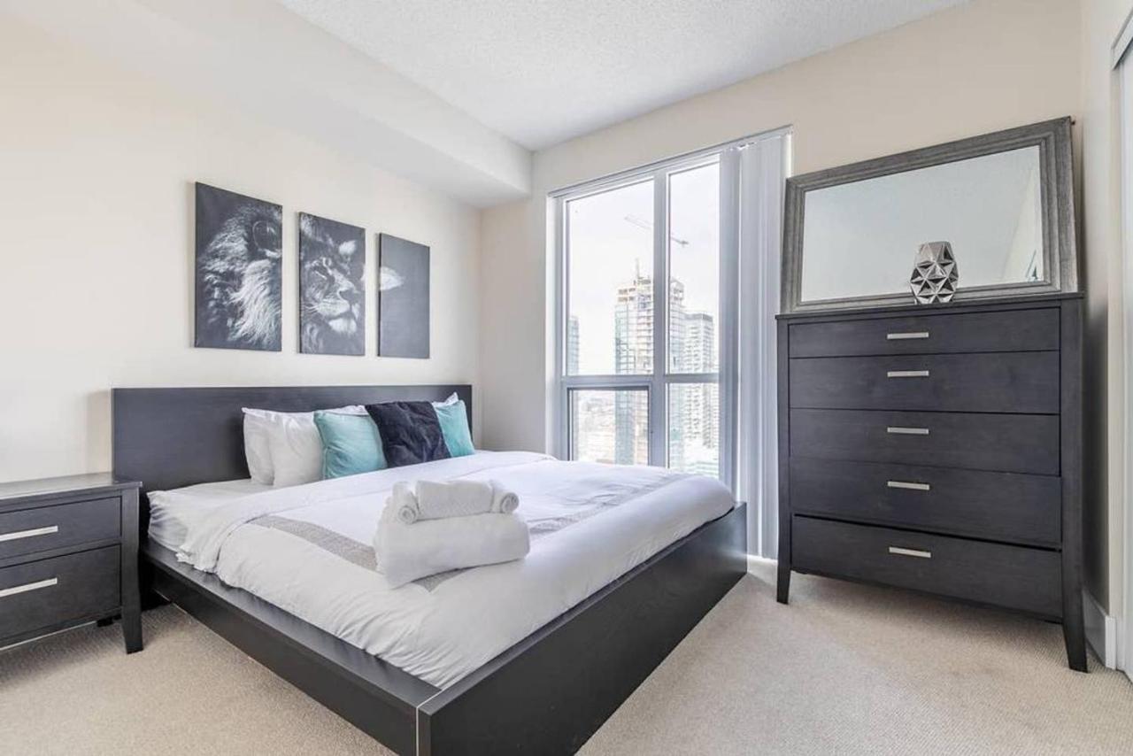 Вилла Stunning Views Of Downtown - Luxury High Rise With King Bed! Торонто Экстерьер фото