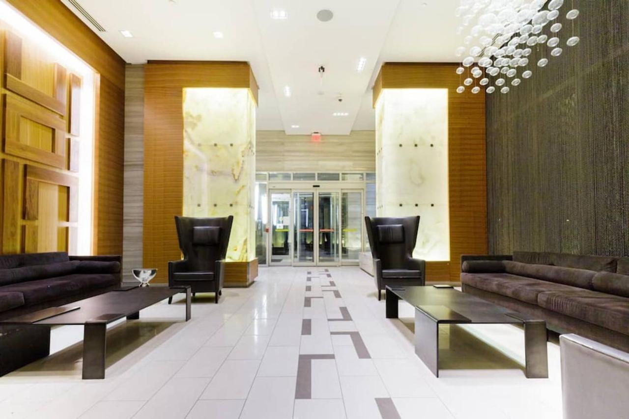 Вилла Stunning Views Of Downtown - Luxury High Rise With King Bed! Торонто Экстерьер фото