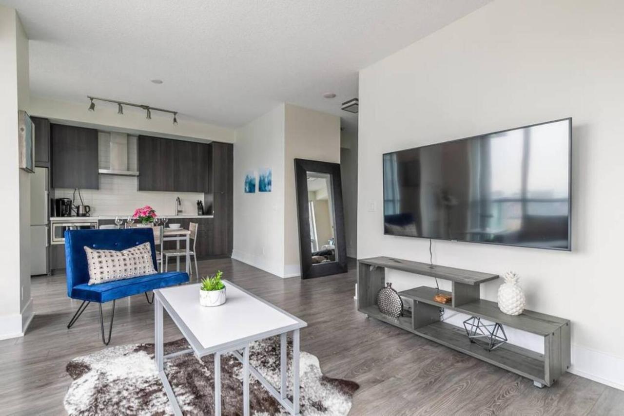 Вилла Stunning Views Of Downtown - Luxury High Rise With King Bed! Торонто Экстерьер фото