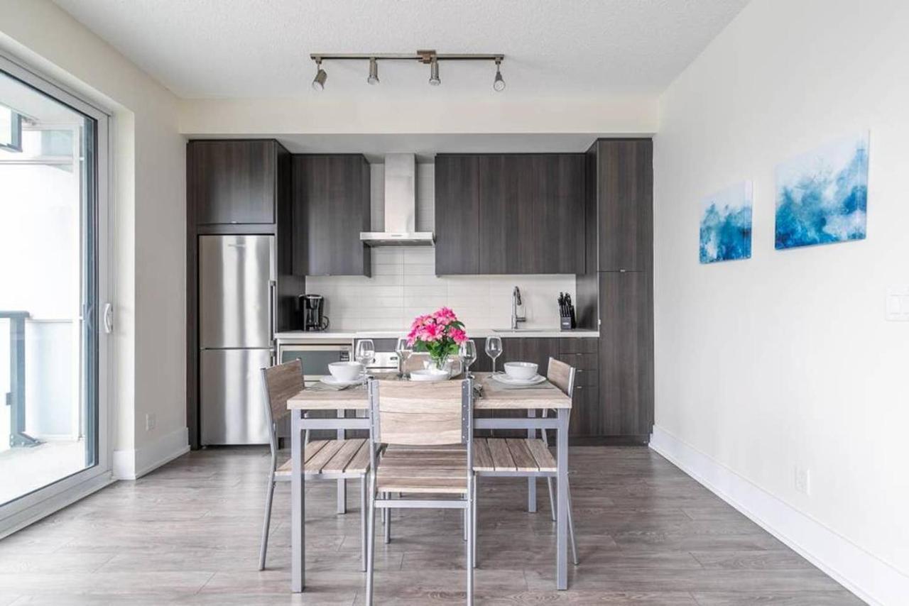 Вилла Stunning Views Of Downtown - Luxury High Rise With King Bed! Торонто Экстерьер фото